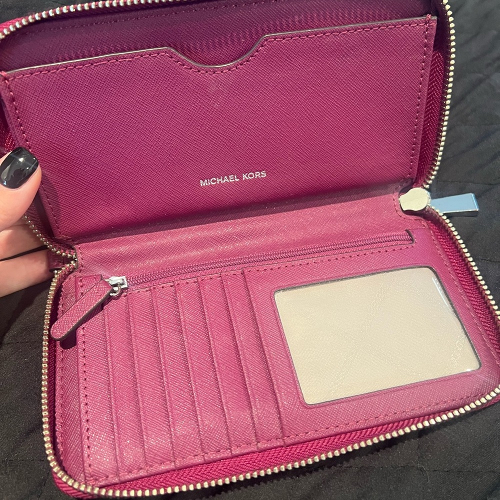 Michael Kors Zipper Wallet in Merlot